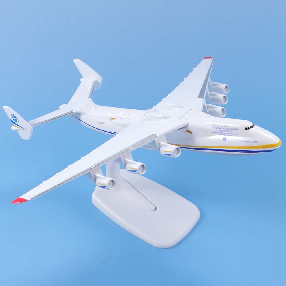 Model Airplane Plastic - Статическая модель самолета в масштабе 1/400,